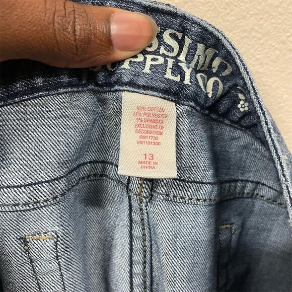 Mossimo Women's Size 13 Blue Denim Capri Jeans Distressed Raw Hem - Picture 4 of 7